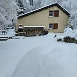 Vakantiehuis Le Parc De Latour, Au Pied De La Montagne *